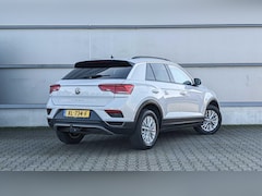 Volkswagen T-Roc - 1.5 TSI 150pk DSG Style | Trekhaak | Navigatie | Camera