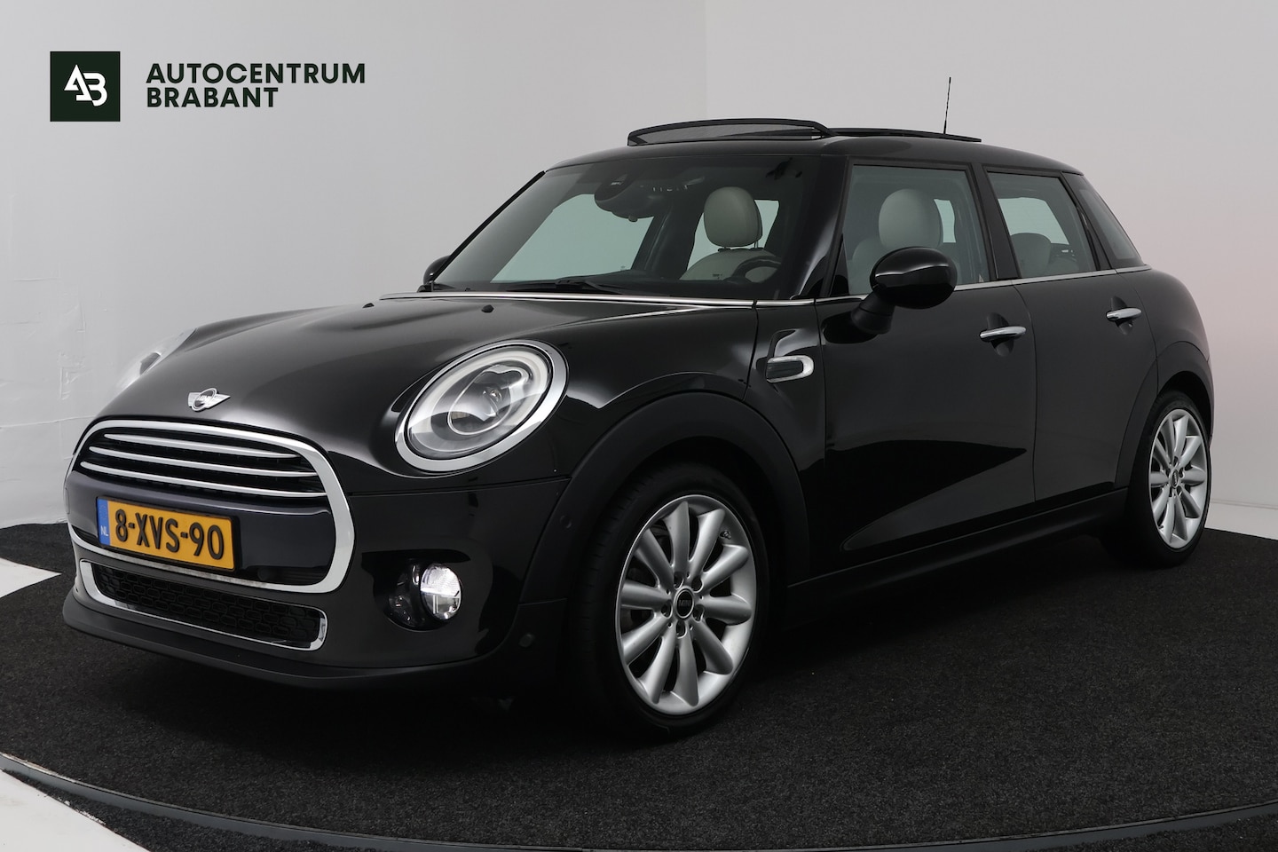 MINI 5-Deurs - 1.5 Cooper Chili (PANORAMADAK, STOELVERWARMING, CRUISE ADAPTIEF, HUD-DISPLAY) - AutoWereld.nl