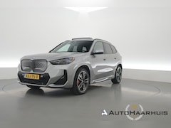 BMW iX1 - eDrive20 67 kWh | Rijklaar |SOH 100% | Rijklaar | HUD | Memory | Pano | Trekhaak | Matrix
