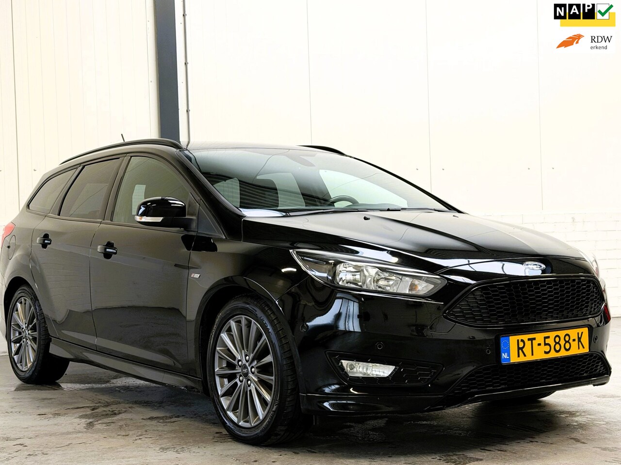 Ford Focus Wagon - 1.0 ST-Line|Org NL|Trekhaak - AutoWereld.nl
