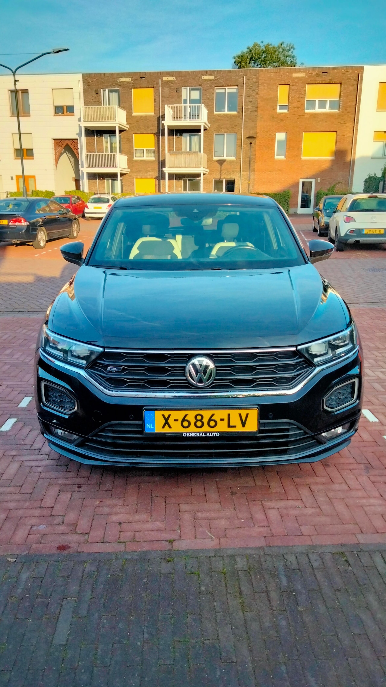 Volkswagen T-Roc - 1.5 TSI Sport Business R VW T.roc  1.5 TSI  DSG 7 - 150 PK - AutoWereld.nl