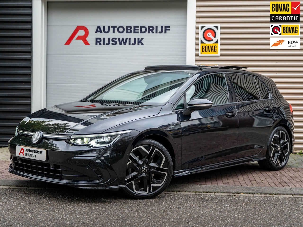Volkswagen Golf - 1.5 eTSI R-Line Pano/Matrix/Camera/Keyless - AutoWereld.nl