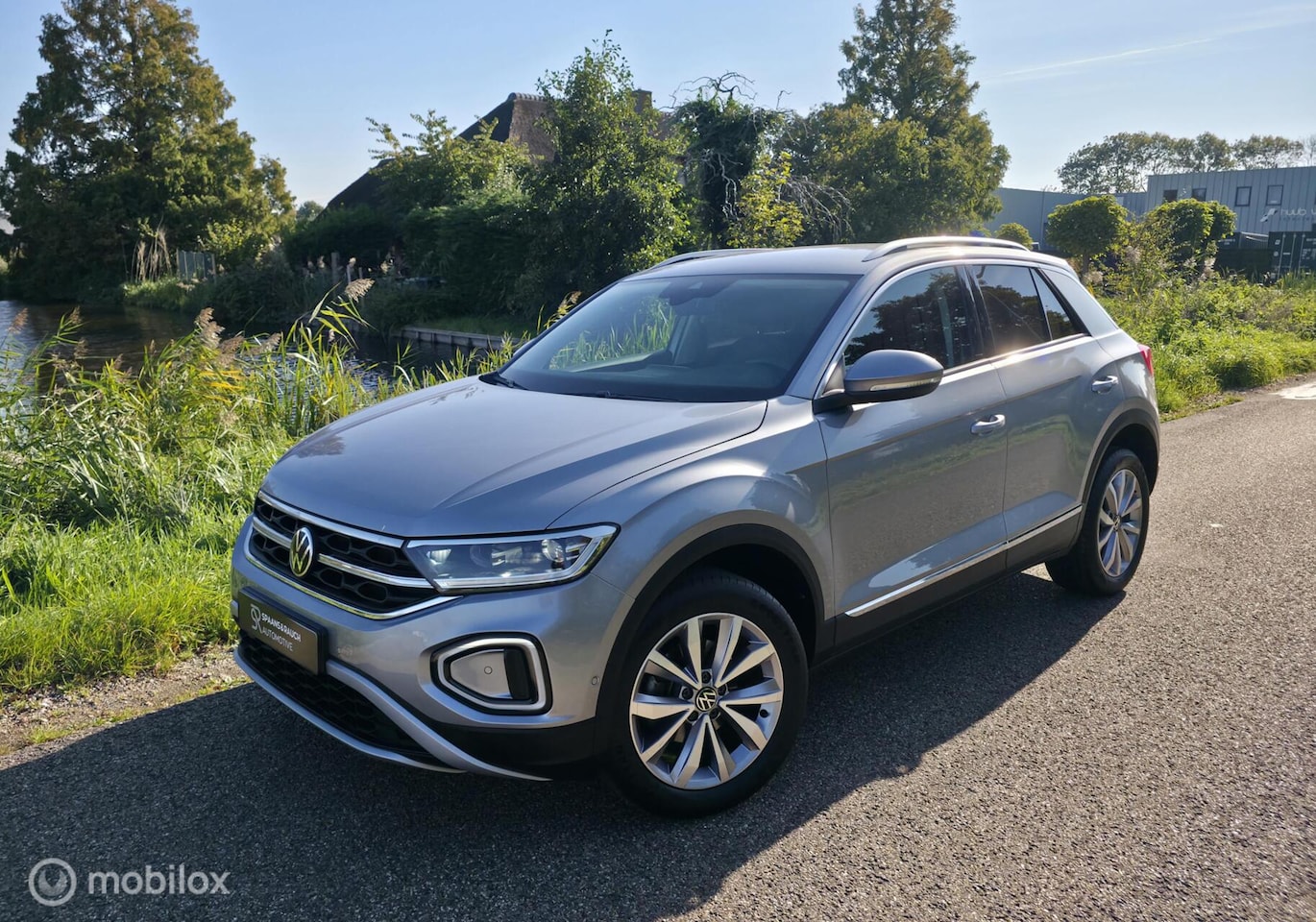Volkswagen T-Roc - 1.5 TSI / Virtual / Cam. / Trekh. / Carplay - AutoWereld.nl