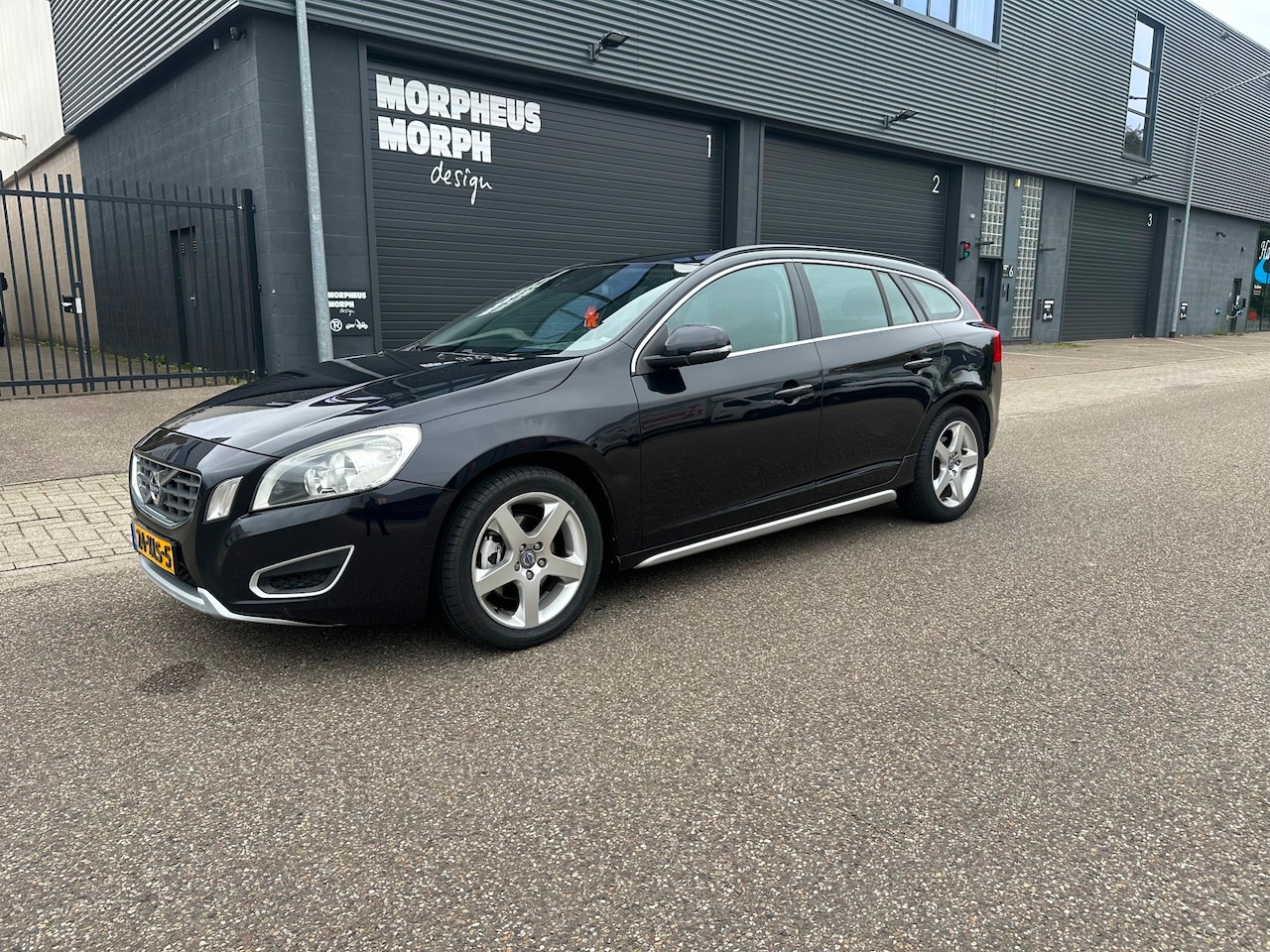 Volvo V60 - 1.6 T3 Momentum ONDERHOUDS BOEKJES - AutoWereld.nl