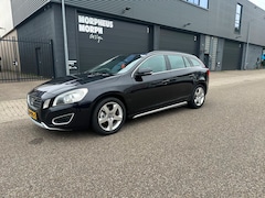 Volvo V60 - 1.6 T3 Momentum ONDERHOUDS BOEKJES