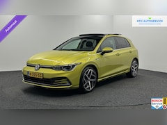 Volkswagen Golf - 1.5 eTSI Style 1St Edition PANO CAMERA MATRIX CARPLAY ADAPTIEF CRUISE NAVI