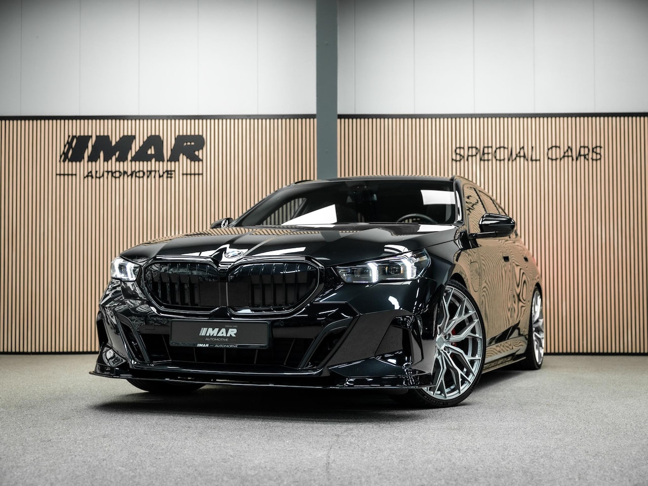BMW 5-serie Touring - 530e xDrive Vol uitgevoerde 530E met Schnitzer pakket, 22 inch Concaver! - AutoWereld.nl