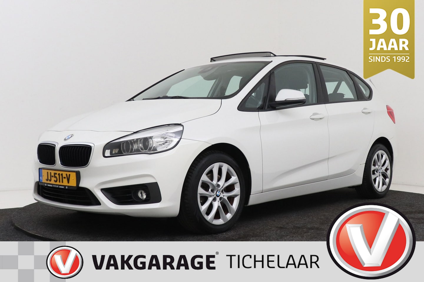 BMW 2-serie Active Tourer - 218i Luxury | Trekhaak | Panoramadak | Stoelverwarming | Cruise Control | PDC | - AutoWereld.nl