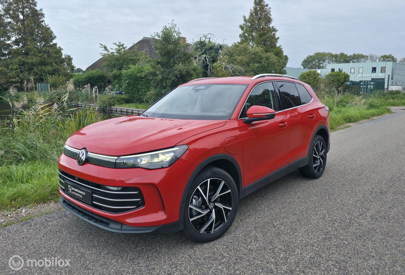 Volkswagen Tiguan - 1.5 eHybrid Elegance / 360' / El. Trekh. - AutoWereld.nl