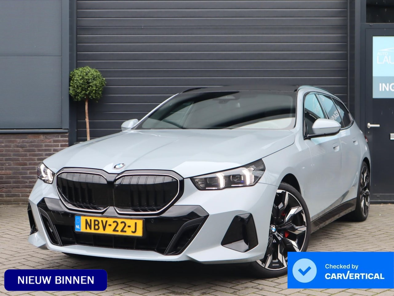 BMW 5-serie Touring - 520i | Pano | 360 Camera | HUD | Trekhaak | Bowers & Wilkins - AutoWereld.nl