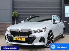 BMW 5-serie Touring - 520i | Pano | 360 Camera | HUD | Trekhaak | Bowers & Wilkins