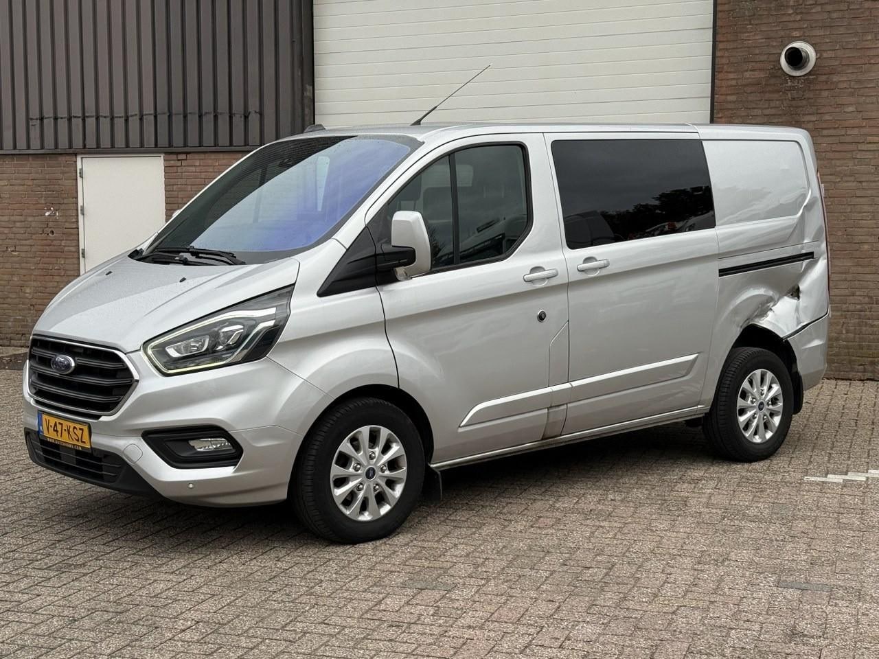 Ford Transit Custom - 300 2.0 TDCI / Limited DC / Dubb cabine / Automaat / Navi / Camera / 2x schuifdeur / ACC / - AutoWereld.nl