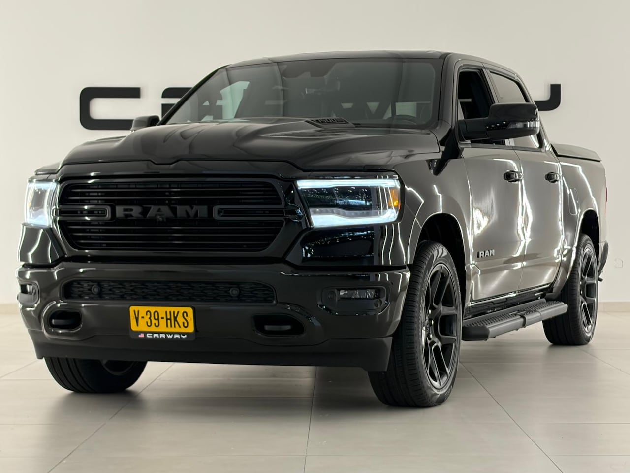 Dodge Ram 1500 - 5.7 V8 4x4 Laramie Night - AutoWereld.nl