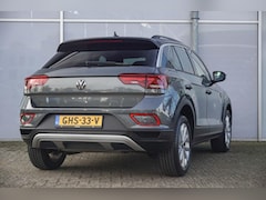 Volkswagen T-Roc - 1.0 TSI 115pk Life Edition | Achteruitrijcamera | Apple Carplay & Android Auto | Climatron