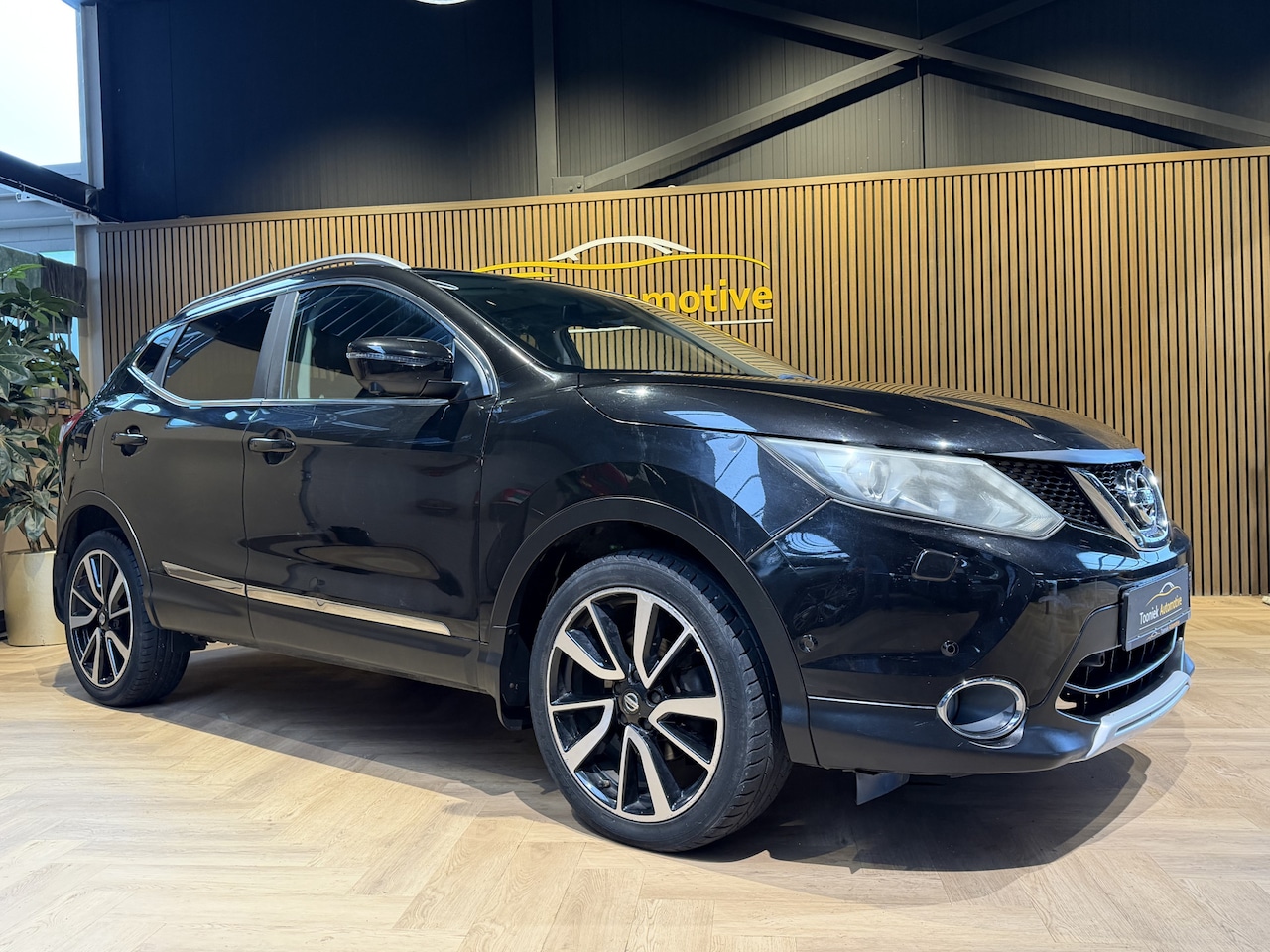Nissan Qashqai - 1.2 Tekna | PANORAMADAK | AUTOMAAT | RONDOM CAMERA | CLIMATE CONTROL | NAVIGATIE | - AutoWereld.nl