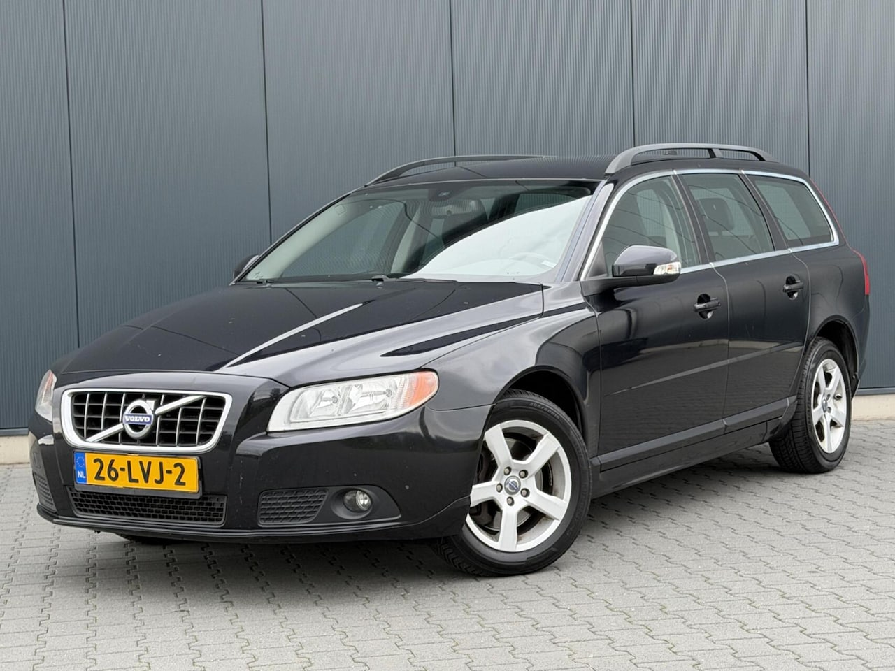 Volvo V70 - 2.0T Kinetic Automaat - Navi - Trekhaak - Performance Audio - AutoWereld.nl