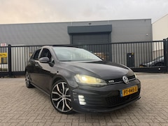 Volkswagen Golf - 2.0 TDI GTD PANO KEYL CAM LEER FULL