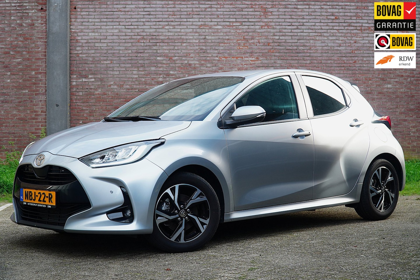 Toyota Yaris - 1.5 Hybrid 115 Business Plus, Stoel en stuurverwarming, Carplay, LM Velgen. - AutoWereld.nl