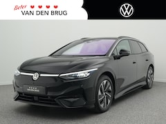 Volkswagen ID.7 Tourer - Pro Business 77 kWh 286 pk | LED Matrix | SOH 97% | Warmtepomp | Trekhaak | 360 Area view