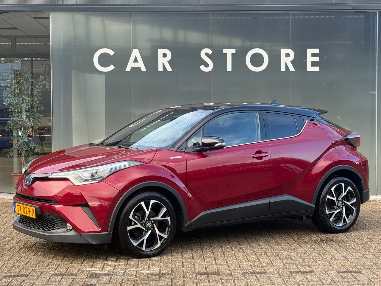 Toyota C-HR - 1.8 Hybrid Style Bi-Tone Leder|Navi|ACC|Camera - AutoWereld.nl