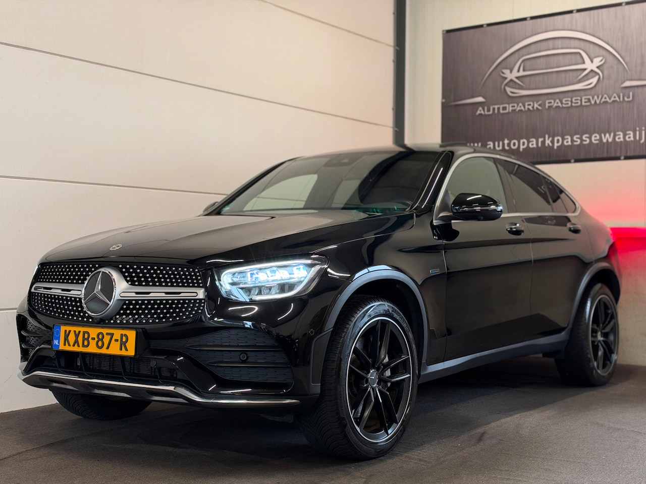Mercedes-Benz GLC-klasse Coupé - 300e 4MATIC AMG Pano, ACC, 360° Camera, Trekhaak, Elek Stoelen, Apple Carplay, Keyless, Ai - AutoWereld.nl