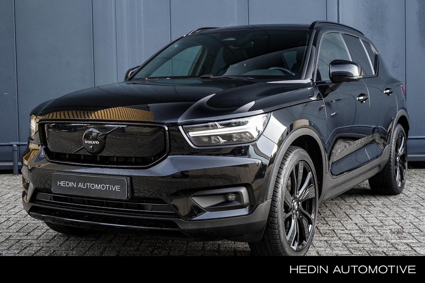 Volvo XC40 - Recharge P8 AWD R-Design | SOH 92% | Panoramadak | Trekhaak - AutoWereld.nl