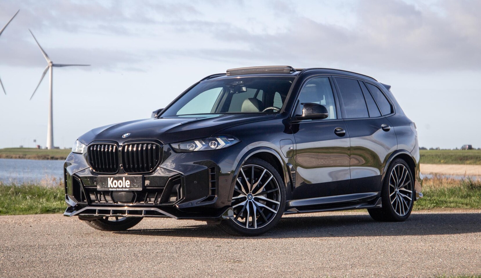 BMW X5 - xDrive50e Launch Edition M PAKKET / SKYLOUNCH / TREKHAAK / MAXTON / PANO / HEAD UP / BEKER - AutoWereld.nl