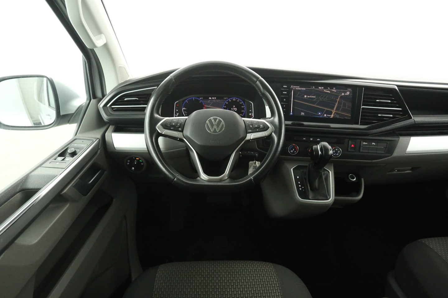 Volkswagen Transporter - 2.0 TDI BULLI 150PK L2H1 | Automaat | Dubbele Cabine | Airco | Cruise | Virtual | Camera | - AutoWereld.nl