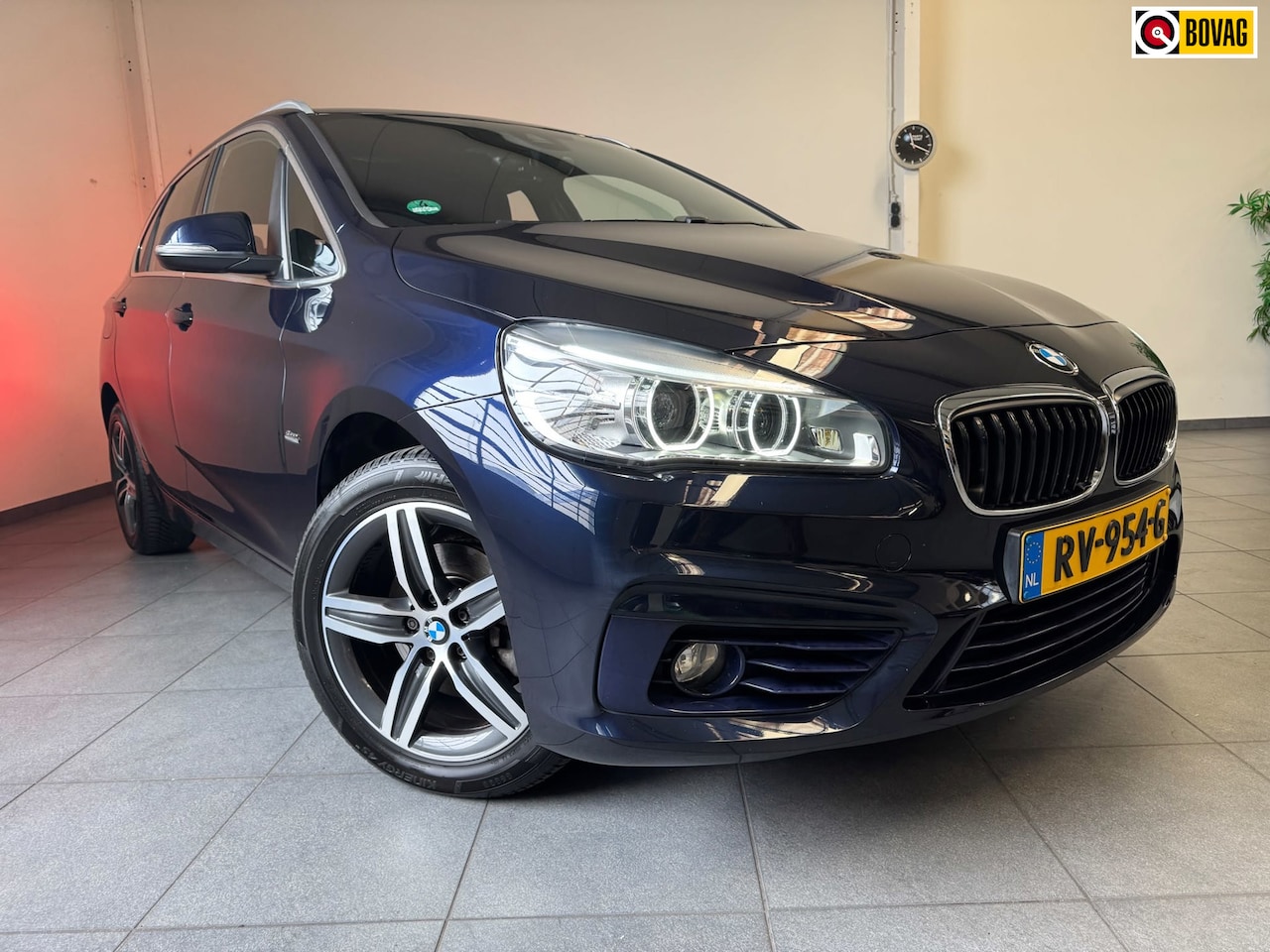 BMW 2-serie Active Tourer - 218i Automaat Executive Sportline / Stoelverw/Keyless/Cruise/Headup - AutoWereld.nl