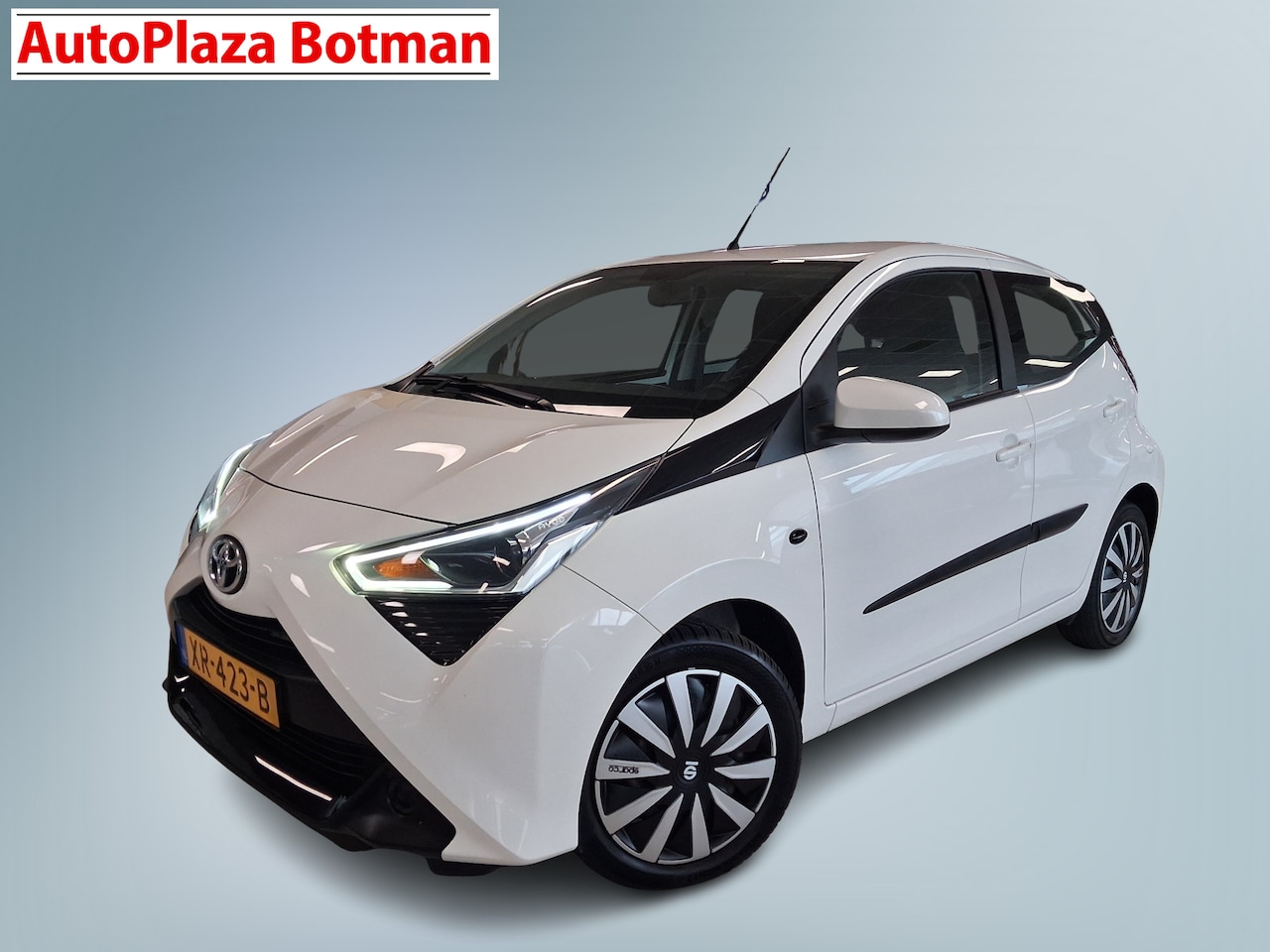 Toyota Aygo - 1.0 VVT-i x-play | Apple Carplay | Android Auto - AutoWereld.nl