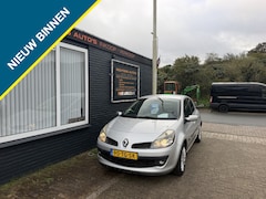 Renault Clio - 1.6-16V Privilège