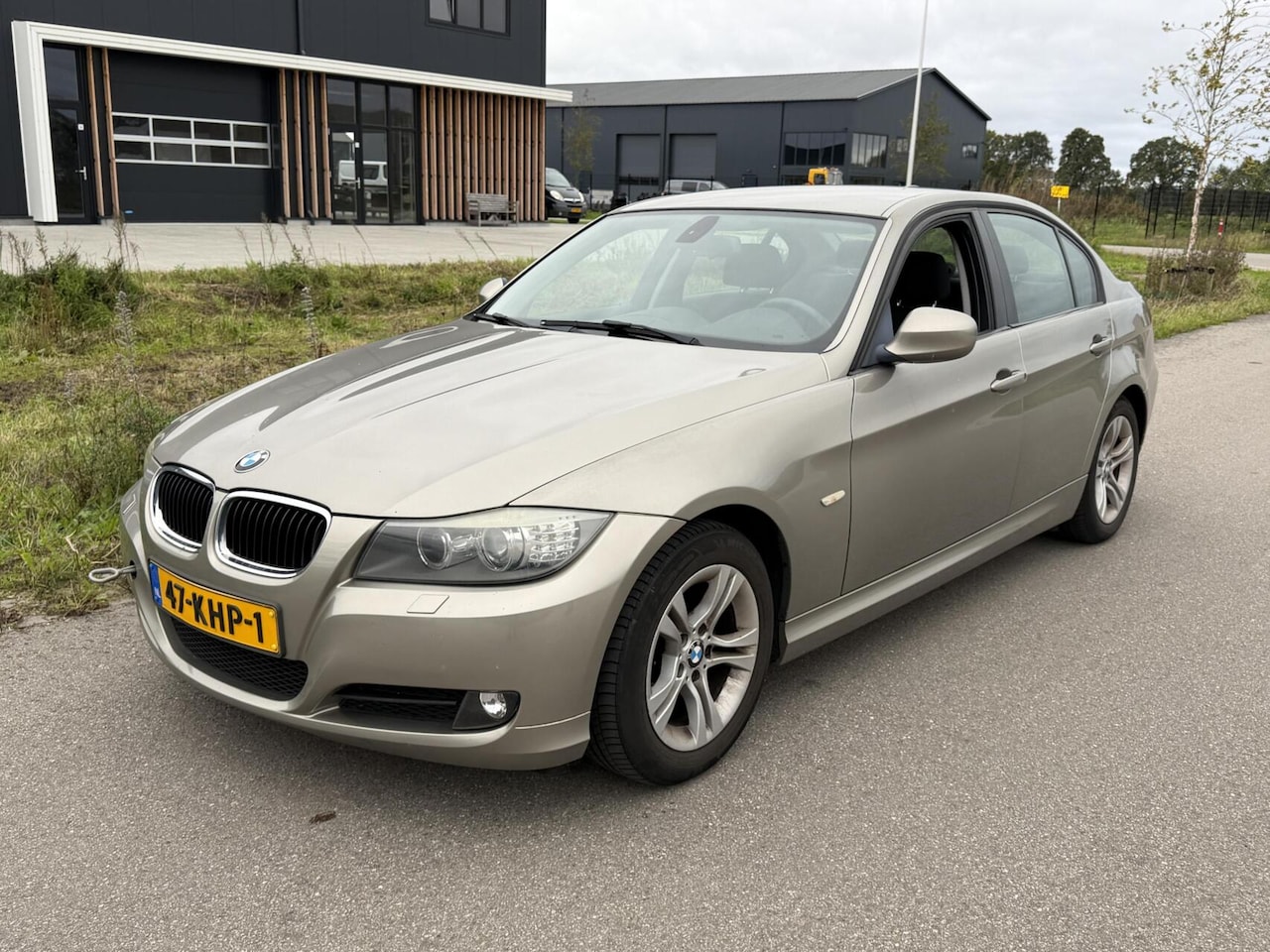BMW 3-serie - 318I Zeer Netjes - Motorschade - Navi - Xenon - Trekhaak - AutoWereld.nl