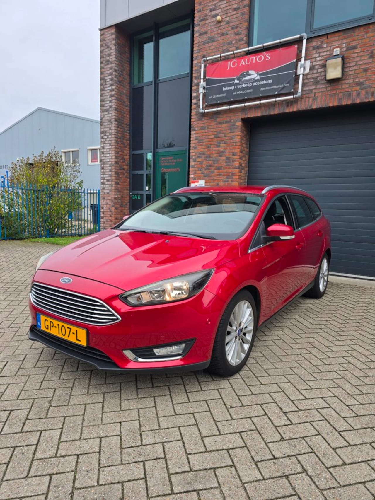Ford Focus Wagon - 1.0 Titanium Edition 2de eigenaar, weinig km in nieuwstaat - AutoWereld.nl
