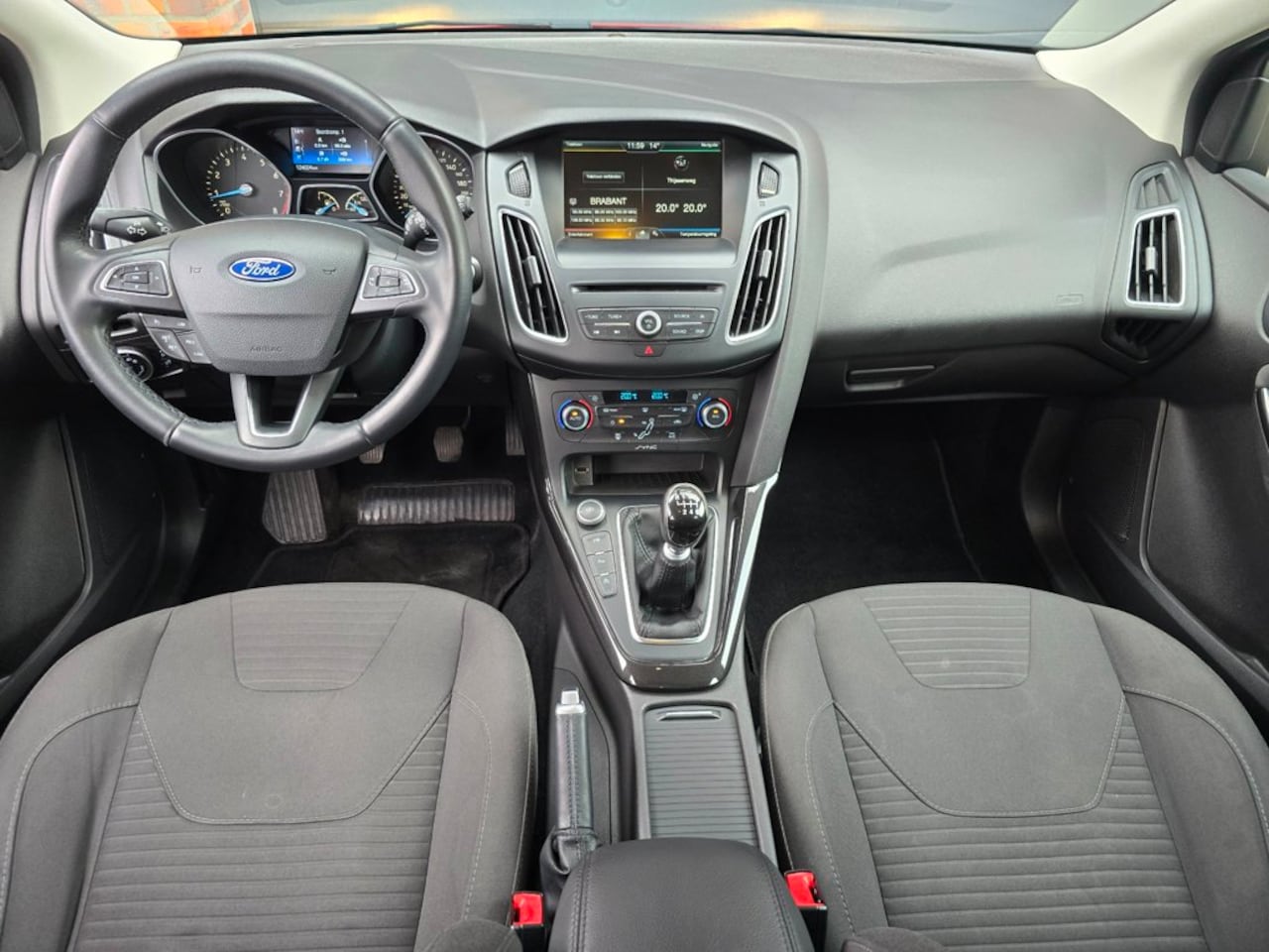 Ford Focus Wagon - 1.0 Titanium Edition 2de eigenaar, weinig km in nieuwstaat - AutoWereld.nl