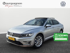 Volkswagen Passat - 1.4 TSI GTE Highline | 218Pk | SOH 80% | PHEV | Pano Dak | Trekhaak |