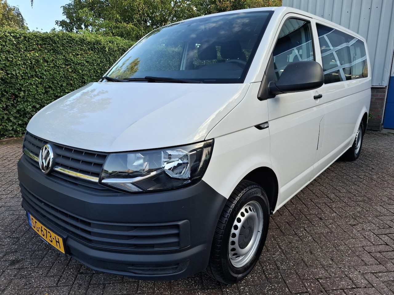 Volkswagen Transporter Kombi - 2.0 TSI L2H1 25400.- INCL BTW 9-PERSOONS BENZINE 150PK - AutoWereld.nl