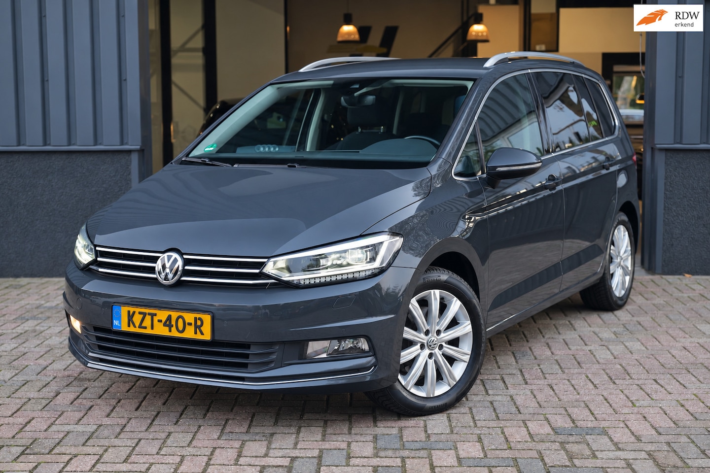 Volkswagen Touran - 1.4 TSI Highline R 7p AUT|CarPlay|LED - AutoWereld.nl