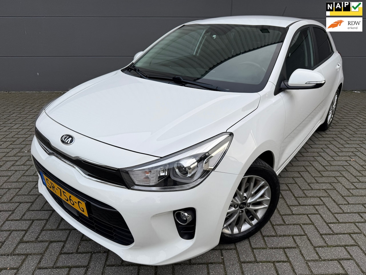 Kia Rio - 1.0 TGDI DynamicLine*CARPLAYE*VELGEN*CAMERA*CRUISE*NAVI*ELKT-RAAM* - AutoWereld.nl