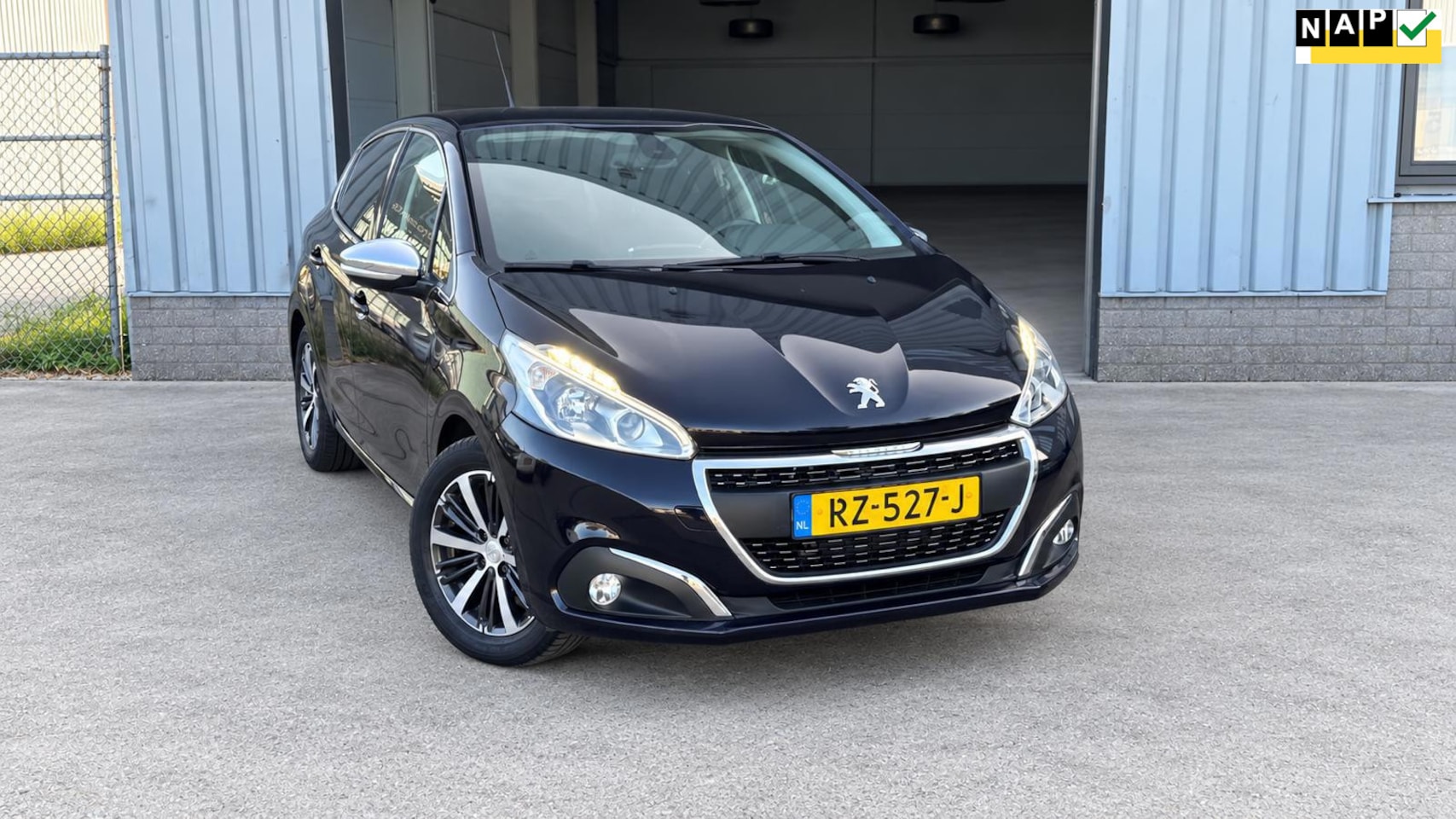 Peugeot 208 - 1.2 PureTech Allure 1.2 PureTech Allure (New Distrie+CarPlay+Cam+NAP) - AutoWereld.nl