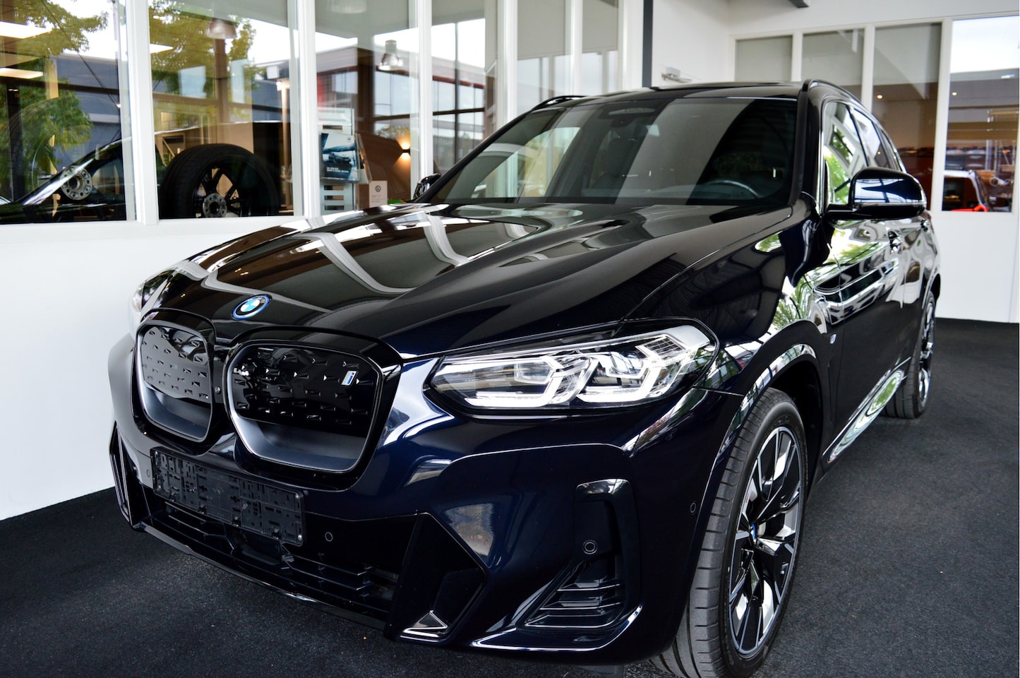 BMW iX3 - High Exe M-Sportedition | Trekhaak | Stuurwiel Verw. - AutoWereld.nl