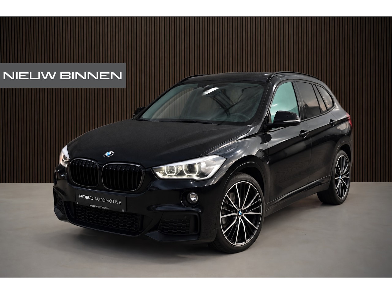 BMW X1 - xDrive20i High Executive M Sport | Panoramadak | Harman Kardon | Head-Up Display | Stoelve - AutoWereld.nl
