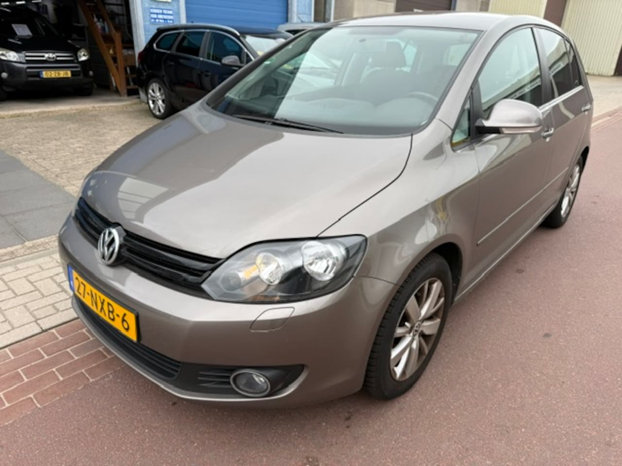 Volkswagen Golf Plus - 1.2 TSI Tour II BlueMotion 1e eig NAP 50.589km UNIEK Niet de mooiste, wel incl. alle boekj - AutoWereld.nl