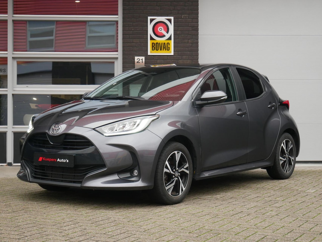 Toyota Yaris - 1.5 Hybrid Dynamic Dealer onderhouden| ACC - AutoWereld.nl