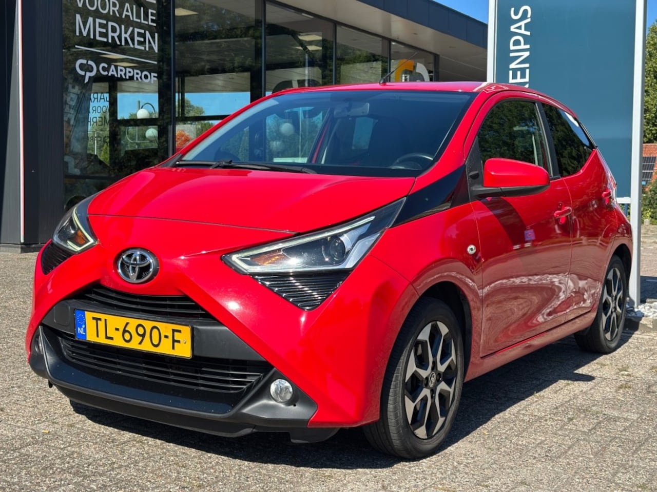Toyota Aygo - 1.0 VVT-I 5-drs x-clusiv '' Apple Carplay - Camera - Lichtmetalenvelgen '' - AutoWereld.nl
