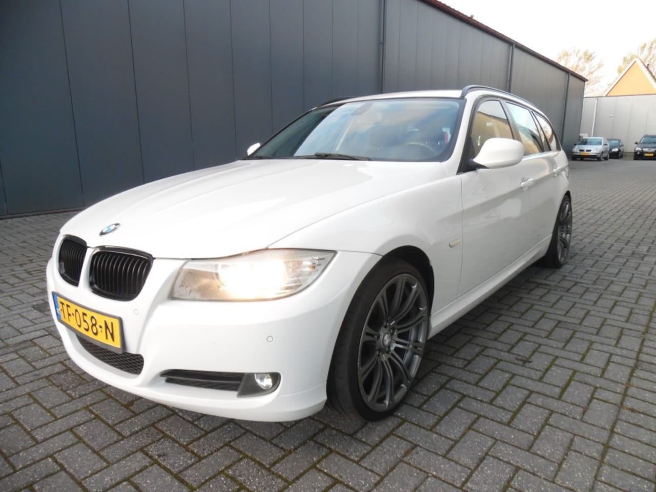 BMW 3-serie - 320i Luxury Line 320I LUXURY LINE - AutoWereld.nl