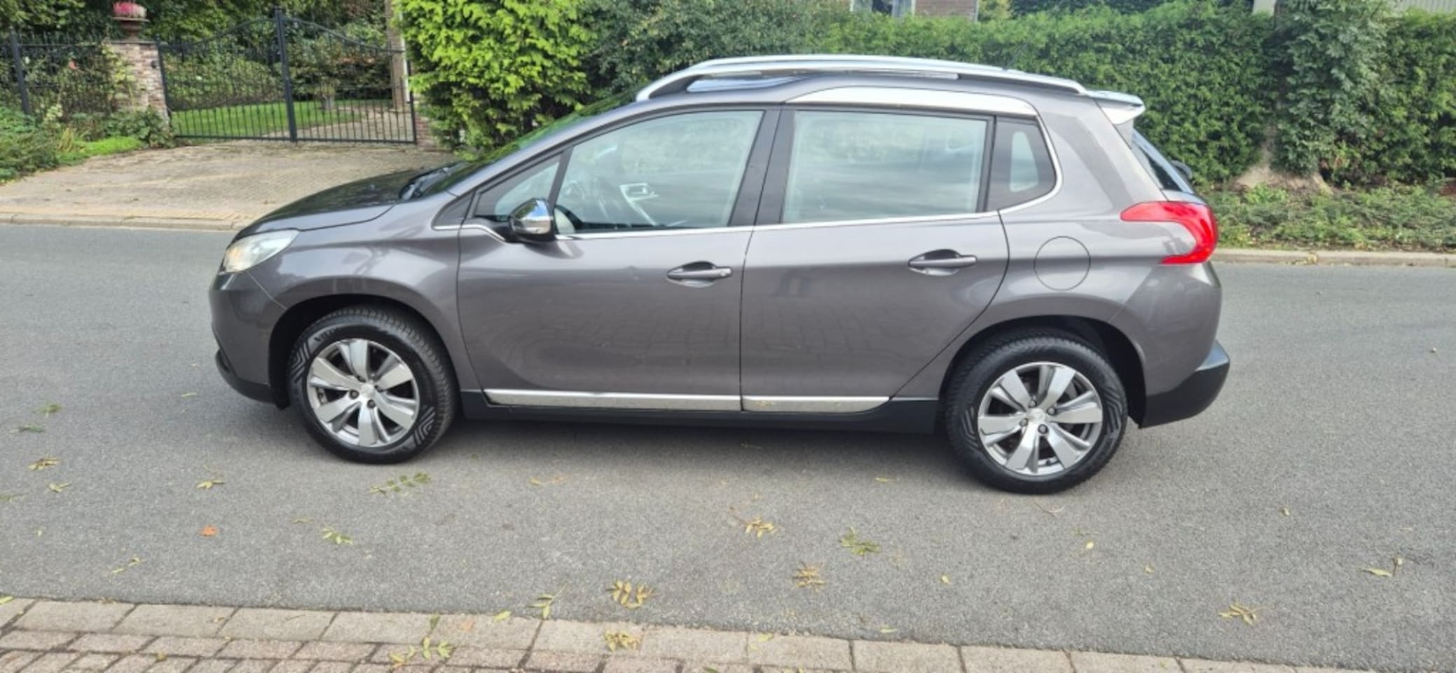 Peugeot 2008 - 1.2 VTi Allure/Trekhaak/cruise control/climate/Lichtmetaal/NAP - AutoWereld.nl