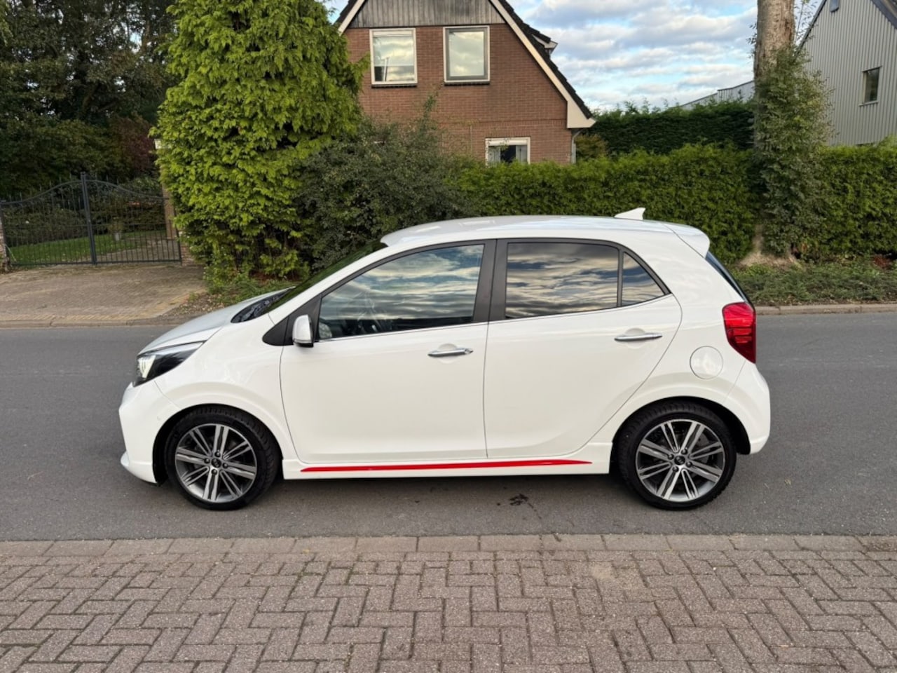 Kia Picanto - .2 CVVT DynamicPlusLine, Leder, Camera, Navigatie/lichtmetaal - AutoWereld.nl