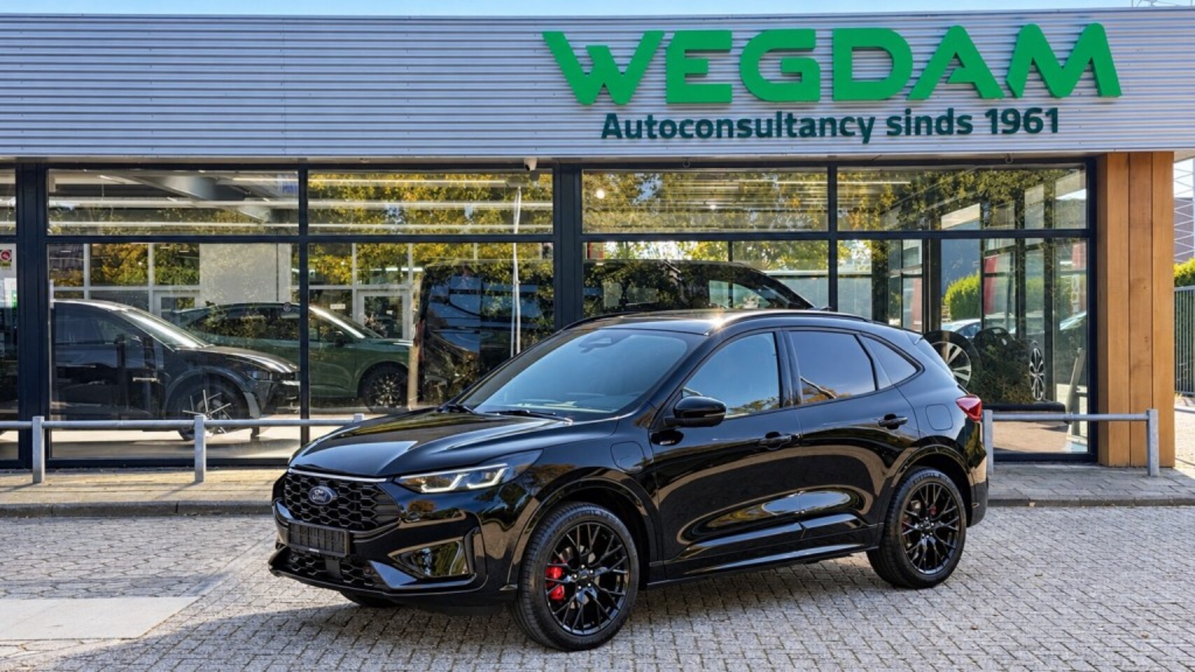 Ford Kuga - 2.5 PHEV ST-LINE X 243pk / FULL BLACK en SMOKE PACK / BLUE cruise mogelijk - AutoWereld.nl
