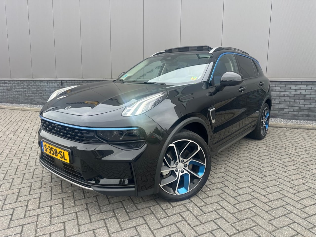 Lynk & Co 01 - 1.5 HYBRIDE Pano dak SOH96% 360 camera Orig Ned auto - AutoWereld.nl