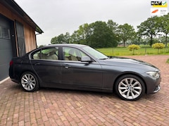 BMW 3-serie - 330e, HYBRIDE, LEER , NAVI , TREKHAAK, DUBBELSET WIELEN MET NW WINTERBANDEN